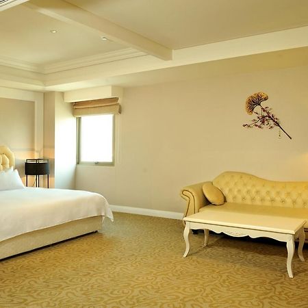 Asia Emperor Hotel Tainan Esterno foto