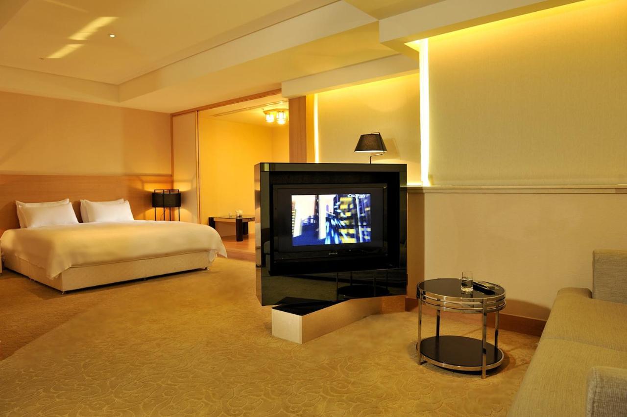 Asia Emperor Hotel Tainan Esterno foto