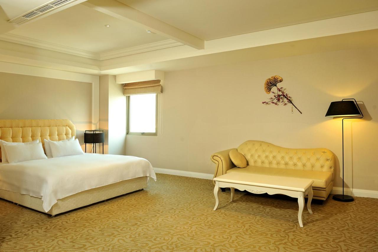 Asia Emperor Hotel Tainan Esterno foto
