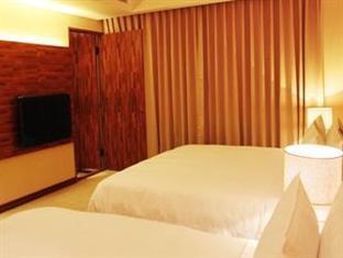 Asia Emperor Hotel Tainan Esterno foto